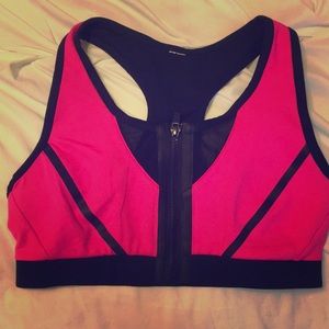 Front zip sports bra